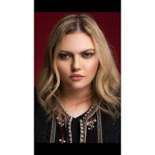 le dernier clip de Manal Benchlikha