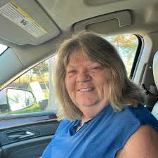 What features make a diamond painting pen comfortable to hold?