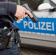 Which is great because it makes it clear this is a different word than. Markische Polizei Darf Dienstwaffen Mit Nach Hause Nehmen Welt