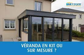 Avec son style contemporain, sa toiture en 1 pente, elle devient une belle réalisation s'adaptant à tous types de maison. Que Choisir Entre Une Veranda En Kit Ou Creee Sur Mesure Metzger