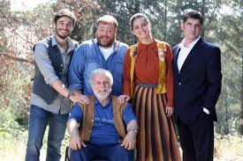 Lino guanciale & francesca chillemi sono guido e azzurra nella fiction 'che dio ci aiuti' dal 2013 fino al 2017. La Casa Di Famiglia Arriva Al Cinema La Commedia Con Lino Guanciale Wonder Channel