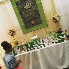 It has a lot of lovely things like striped cupcakes, black and white balloons and straws and all sorts of baby shower centerpieces that follow the same. Royal African Themed Baby Shower Boy Baby Shower Themes Baby Shower Themes Baby Shower Birthday
