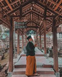 Seperti wali lainnya, sunan drajat menggunakan kesenian rakyat sebagai pintu masuk bagi misi dakwahnya. Wisata Religi Wali Limo Di Jawa Timur