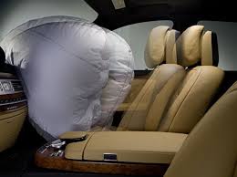 Eine düsseldorferin hat das jetzt erlebt. Airbag Das Geschieht Bei Einem Aufprall Berlin De