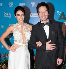 His birthday, what he did before fame, his family life, fun trivia facts, popularity rankings, and more. Mauricio Ochmann Married To His Longterm Girlfriend Aislinn Derbez Love Is In The Air And Their Romantic And Their Lovely Love Story Married Biography