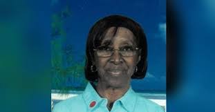 Effie Kent's Instagram, Twitter & Facebook