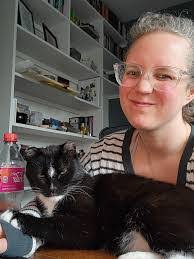 Katie Linder's Instagram, Twitter & Facebook