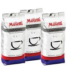 Ein hervorragendes produkt in die tasse zu gießen. Musetti Kaffee Gourmet Set