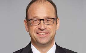 Er tritt die nachfolge von rolf hildner an, der wegen erreichens der. Lars Hille Beendet Auszeit