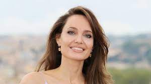 Filmstar, mutter von 6 kindern, botschafterin der uno… angelina jolie gilt vielen frauen als vorbild, auch im kampfeswillen gegen den krebs. Sexy Wie Eh Und Je Angelina Jolie Feiert 45 Geburtstag Promiflash De