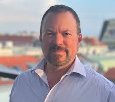 Larry Wyckoff's Instagram, Twitter & Facebook