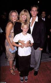 Goldie hawn and kurt russell first met on the set of 1968's the one and only, genuine, original family band and although there was an instant attraction, the timing simply wasn't right. Goldie Hawn Reveals She Prayed When Son Oliver Nearly Died At Birth Goldie Hawn Celebrity Families Goldie Hawn Kurt Russell