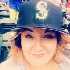 Danielle Lemon 🇨🇦 (@danwithatwist)