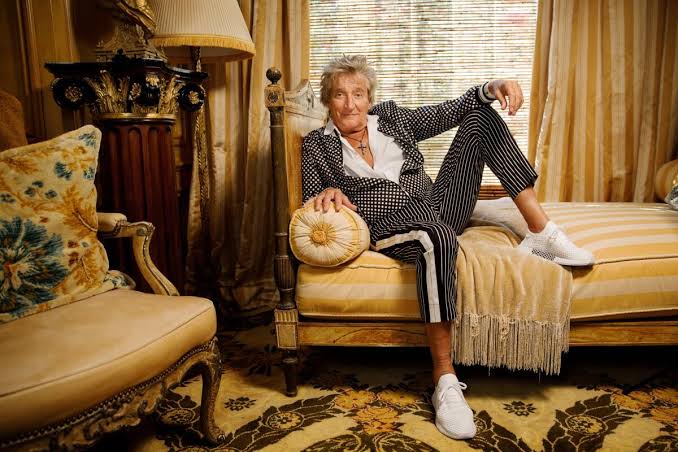 Rod Stewart knows you want to hear the old songs. He's writing new ones anyway - Los Angeles Times