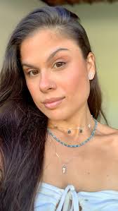 Sem acessórios? Nem parece eu! 😅, Aqui a gente usa o poder dos detalhes  pra transformar o look e a energia também! ✨, Dá o play e sente a diferença!