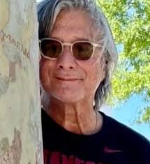 I never get tired of looking at this handsome face, no matter where it may  be...such a beautiful soul, a beautiful singer, a handsome man, such a  Silver Fox... You had me