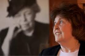 Roberta Flora's Instagram, Twitter & Facebook