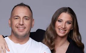 Curtis megkérte párja kezét: fotókon a külföldi eljegyzés