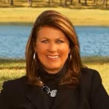 Tracy Loos's Instagram, Twitter & Facebook