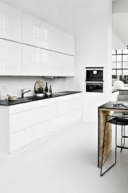 1001 Idees Pour Une Cuisine Laquee Blanche Des Exemples Bien Lumineux Cuisine Minimaliste Cuisines De Reve Cuisine Moderne