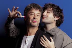 Malgré leurs efforts, ils ne parviennent pas à se faire réformer. Thibault De Montalembert Et Nicolas Maury Sous Les Jupes Des Hommes