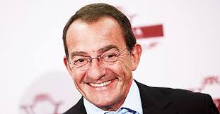 Il présente également l'émission combien ça coûte ? Jean Pierre Pernaut Son Fils Tom Fait Une Video Tiktok Avec Un Masque De Son Pere