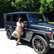 Kevinhart Poses With His Mercedesbenz G63 Amg Mercedes Benz Amg G63 Amg