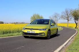 The golf 8 doesn't stray away too far from the familiar design recipe, but unlike its seven predecessors, the changes on the inside are radical with the generation switch. Vw Golf Viii Erfolgsstory In Fortsetzung Newcarz De
