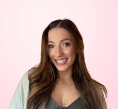 Rachel Fishburn's Instagram, Twitter & Facebook