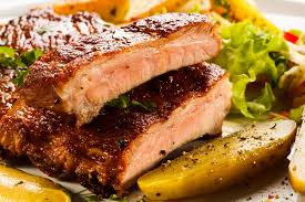 Coloca los chiles en una cacerola, vierte agua y el piloncillo. Receta De Costillas Al Horno Con Patatas Y Cebolla Unareceta Com