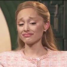 Yo pensando como decirle a mi esposo que me invitaron a una salida de  chicas y que la organice yo