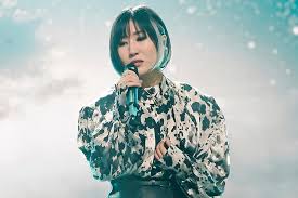 2010년 디지털 싱글 저기요를 통하여 솔로가수로 정식 데뷔하였다. Gmynpmyg428zjm