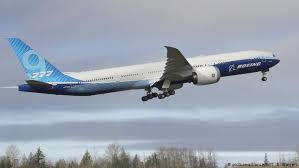 With new breakthroughs in aerodynamics and engines, the 777x will deliver 10 percent lower fuel use and emissions and 10 percent lower operating costs than the competition. Boeings Neuer Jumbo Kann Fliegen Aktuell Amerika Dw 26 01 2020
