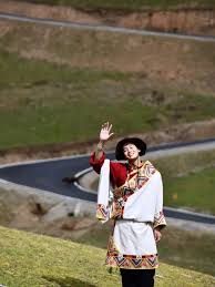 DHgate.com:Tibetan Mens Robe Trip Shoot ...