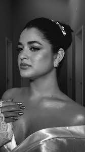 Beleza leve, glow radiante e a elegância de um coque alto que fala por si.  ✨, Penteado: @jessikaramosbeauty , @samanthadiasbelezaebemestar , #makeup  #maquiagemdenoiva #maquiagemgovernadorvaladares ...