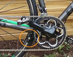 L' étrier de frein vélo route fait partie du système de freinage mécanique, c'est là que sont situés les patins ou les plaquettes de frein. Comment Changer Un Patin De Frein Sur Son Velo Facilement