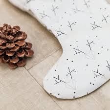 Les utilisations de la toile de jute au jardin sont très variées et répondent à des spécificités en extérieur, en brise vue, paravent, pour cacher un mur. Tuto Chaussette De Noel