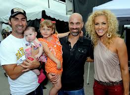 She was previously married to steven roads until his death from heart attack in 2005. Kimberly Schlapman Mike Wolfe Stephen Schlapman Kimberly Schlapman And Mike Wolfe Photos Zimbio