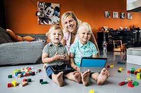Afbeeldingsresultaat voor afbeelding tablet kijken kind