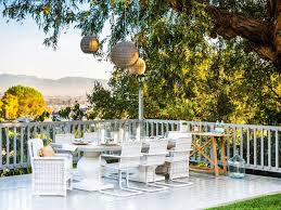 Casual and elegant for a casual outdoor meal, aaron hom uses his french 1940s glass goblets, everyday heath plates, and his. Table Setting Ideas For Outdoor Entertaining Hgtv