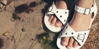 Get the best deals on narrow shoes and save up to 70% off at poshmark now! Best Kid S Sandals For Narrow Feet Summer 2020 Kiddie Kobbler St Laurent