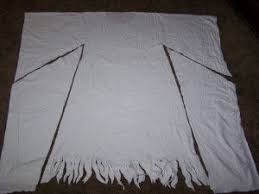 Easy Ghost Costume Simple How To For Ghost Halloween Costume Easy Ghost Costume This Is A Rea In 2020 Geist Kostum Gespenst Kostum Kind Halloween Kostume Kinder