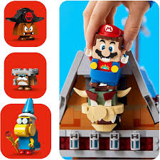 It resembles a short red top hat with golden propellers that protrude from the bottom of the ship when starting up on the outside and on the inside it has a white and gold color scheme with three windows. Lego Super Mario 71391 Bowser S Airship Erste Offizielle Bilder