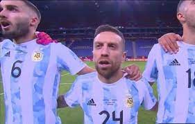 Pero la primera gran experiencia con la selección mayor de argentina.en las imágenes en redes sociales se ve cómo el 'papu' siempre es parte de las bromas, los bailes, las risas; Las Bromas De Los Argentinos Por La Estatura Del Papu Gomez Sevilla Fc