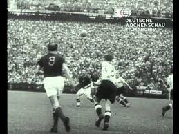 Es war bereits sein zehntes tor bei der weltmeisterschaft 1954. Der Erste Wm Titel Fur Deutschland 1954 Deutschland Ungarn 3 2 Das Wunder Von Bern Deutschland Weltmeister Das Wunder Von Bern Fussball Wm 1954