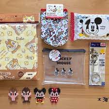 100均 楽しみすぎて ディズニーグッズばかり目がいく アイロンビーズ パーラービーズ ナノビーズ ミキミニ チプデ ディズニー ダイソー セリア 100均巡り 最近 チプデがお気に入り ミッキーの腕時計 ダイソー時計 パーラービーズ ビーズ アイロンビーズ