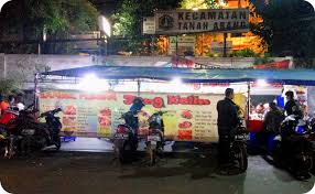 Jika dibandingkan dengan produk serupa yang ada di pasaran, sambal ning nunik lebih gurih karena rasa ikannya. Perjalanan Tak Berujung