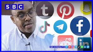 WASIIR KOORE " QOF WALBA OO MOBIL SITA WUXUU DOONUU GELIYAA MASUULIYADA ANA  CID LIHI MA JIRTO "