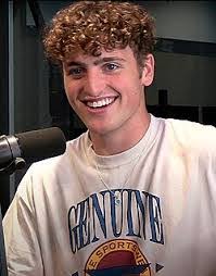 Kerry Boone's Instagram, Twitter & Facebook