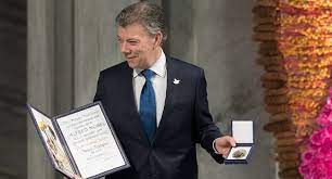 Former swedish prime minister carl bildt has advised donald trump to stop digging after the president defended his comments over the country's immigration system. Juan Manuel Santos Ex Primer Ministro Sueco No Pidio Declarar Su Nobel Desierto